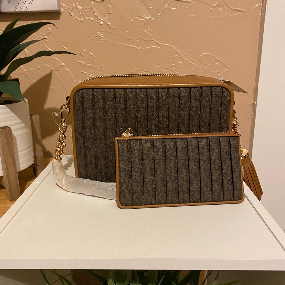 Michael Kors Matching Crossbody/Wallet Set NWT